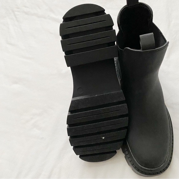 NWOT Lug Sole Chelsea Slip on Boots - Picture 6 of 13